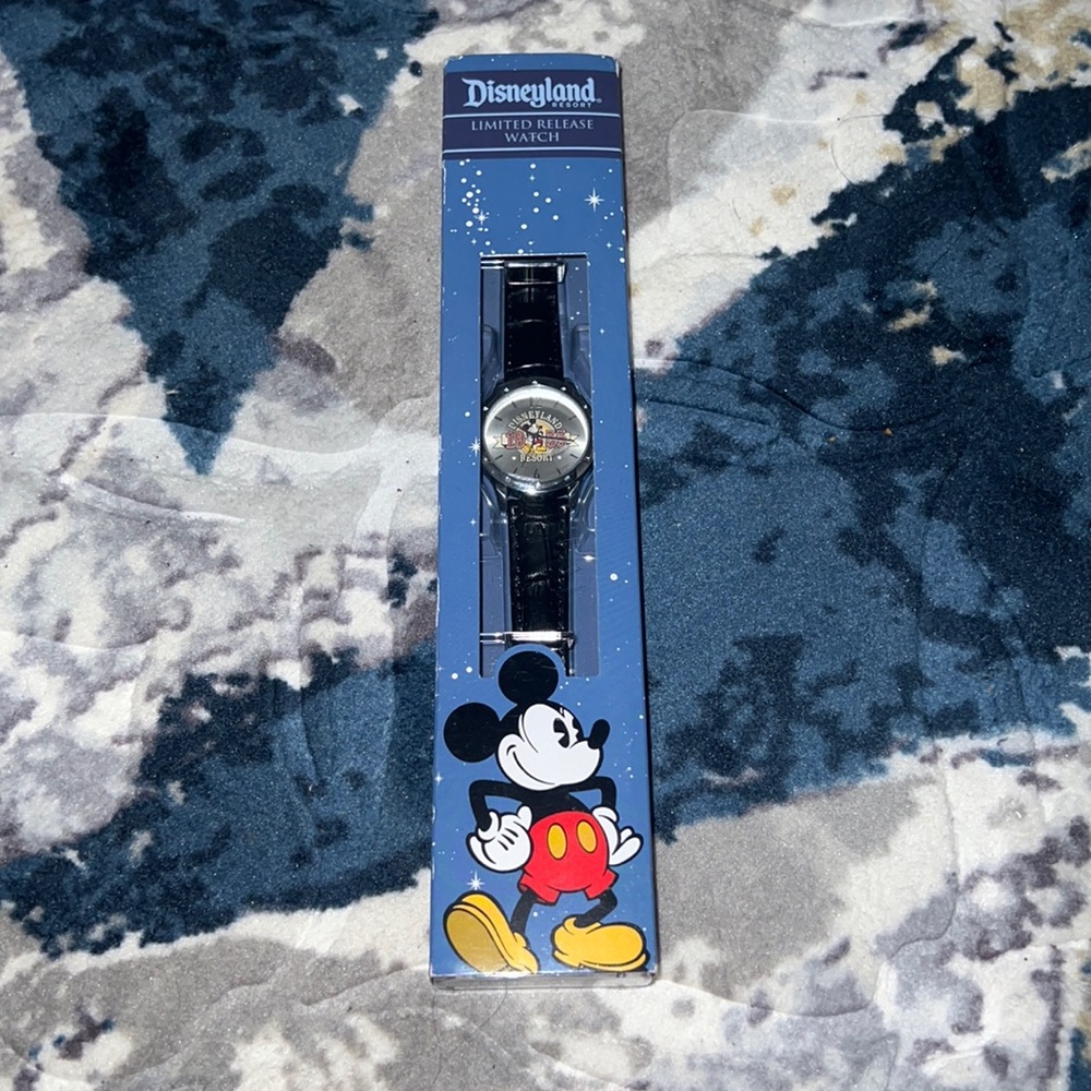 Disneyland limited release watch season pass holder